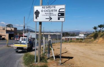 Prefeitura instala placas educativas para incentivar e fortalecer o uso da bicicleta no município com segurança