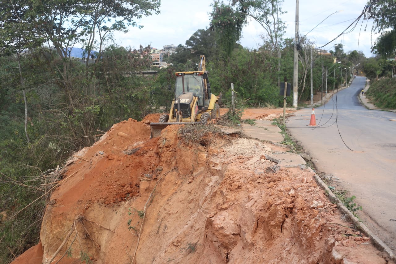 Iniciada construção de contenção na Rua Felipe Gabrich