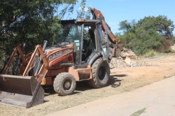 Prefeitura realiza limpeza em área no bairro Cristina B