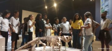 Alunos da E. M. Edwar Lima visitam Museu de Ciências Naturais da PUC Minas