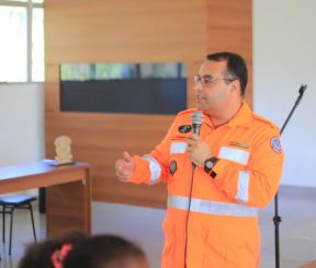 Projeto Bombeiros nas Escolas tem aula inaugural em Santa Luzia