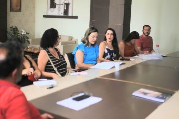 Profissionais da Educação e Executivo discutem plano de carreira da categoria