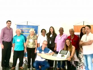 Ação do TRE-MG incentiva voto para pessoas maiores de 70 anos