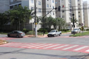 Semáforos no cruzamento da Av. Dom Pedro I e Rua Imperatriz Leopoldina melhora segurança no trânsito