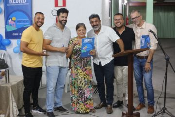 Prefeitura entrega títulos de propriedade definitivos para moradores do bairro Nova Conquista