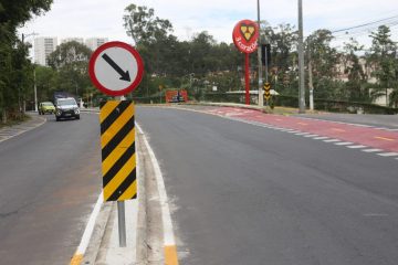 Nova sinalização de trânsito é implantada nas proximidades do Café Três Corações