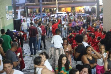 Inaugurada iluminação de Natal na antiga rodoviária