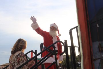Retorno do Papai Noel trouxe alegria à criançada na Praça da Juventude