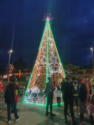 Prefeitura inaugura iluminação de Natal em Santa Luzia
