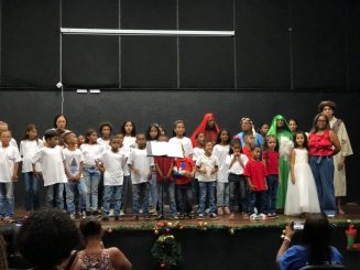 Evento com usuários dos serviços da Secretaria de Desenvolvimento Social celebra Natal em Santa Luzia