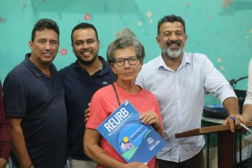 Prefeitura entrega quase 100 títulos de propriedade de imóveis no bairro Santa Matilde