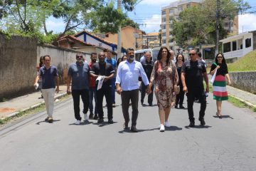 Comitiva da Prefeitura participa de visita guiada ao Circuito de Presépios