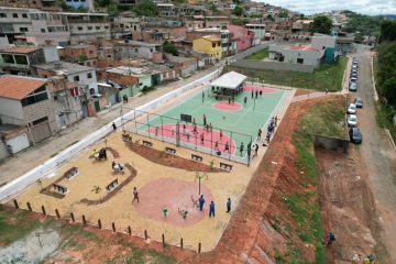 Prefeitura inaugura quadra poliesportiva no bairro Nova Conquista