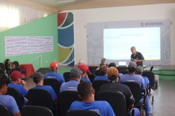 Prevenção de acidentes é tema de palestra para equipes de capina