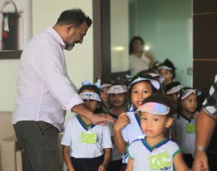 Alunos da Umei Cornelina Carvalho Silvério visitam a Prefeitura