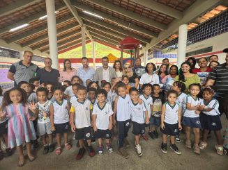 Alunos da UMEI Cecília Meirelles recebem kit escolar