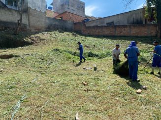 Espaço Melhor Idade e Teatro de Taquaraçu de baixo receberam capina esta semana