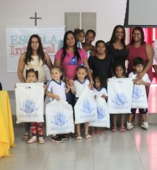 Prefeitura inicia entrega de uniformes escolares no Centro de Educação Integral