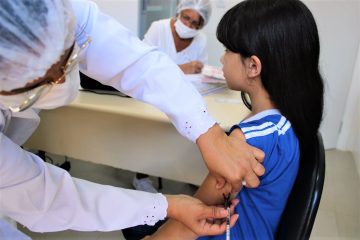 Hora da segunda e última dose da vacina contra a dengue para os adolescentes