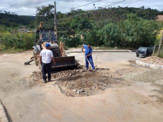 Prefeitura realiza obras de recuperação de trecho Rua das Mangueiras esquina com Rua Paraíso, no bairro Três Corações