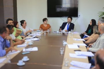 Decreto de atos oficiais é apresentado a servidores públicos