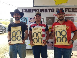 Campeonato de ferrageamento aquece Encontro Nacional de Muladeiros
