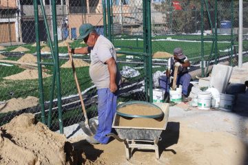 Quadra de grama sintética no Palmital entra na fase final de construção